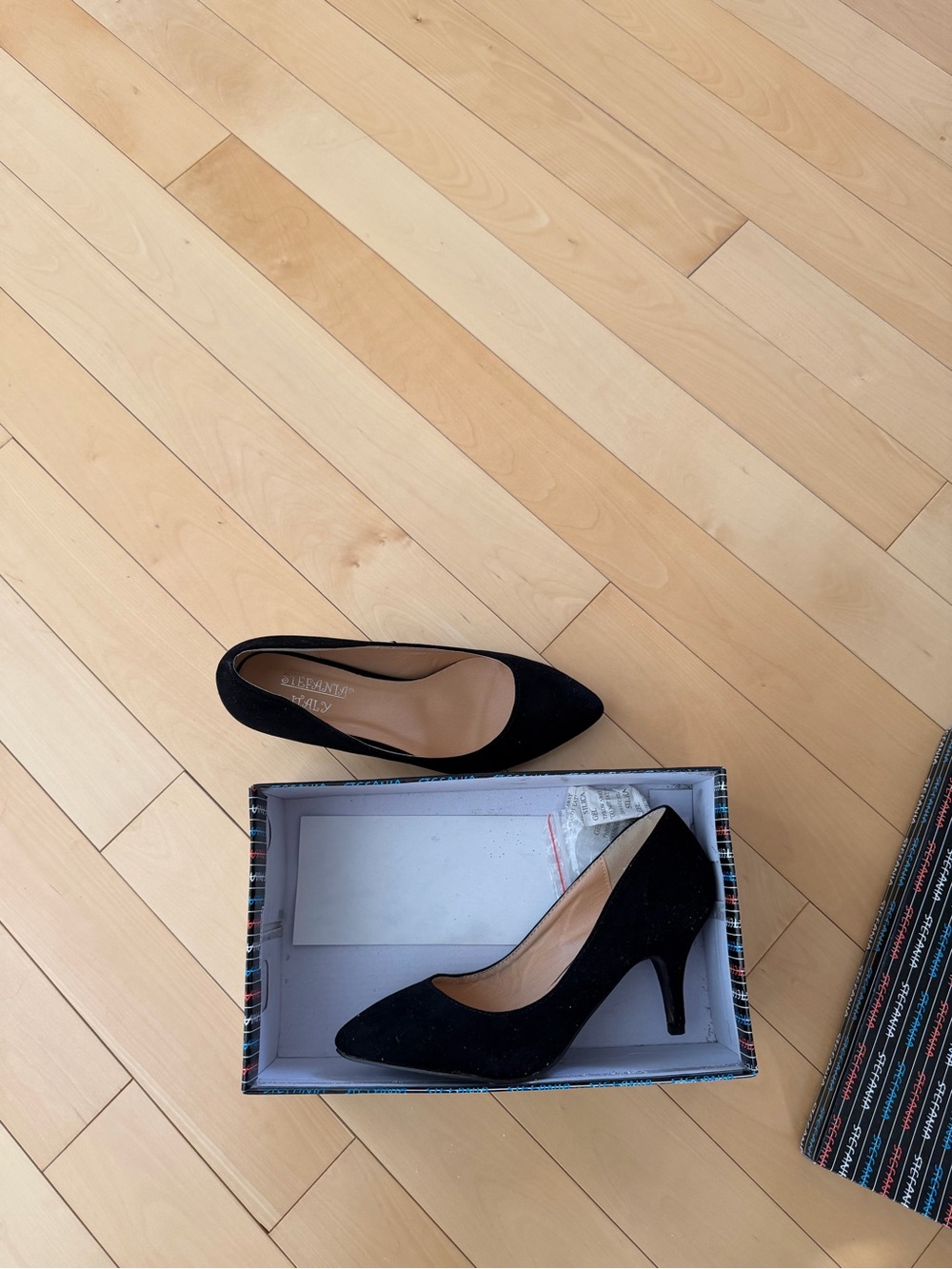 Women's Black Pointed-Toe Suede Pumps - Classic Mid Heel